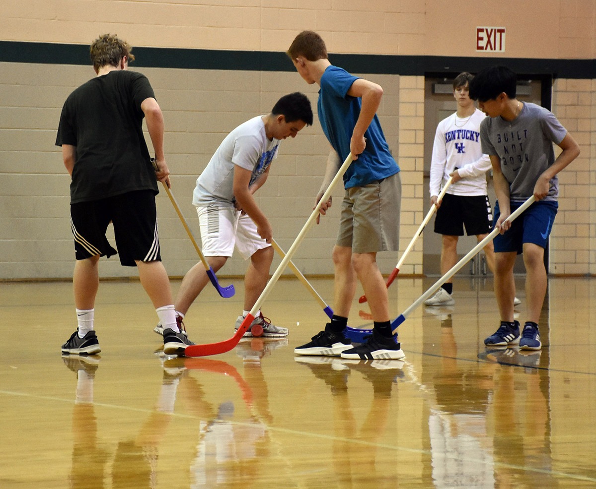 Floor hockey in PE class | Lincoln Pius X Catholic High School