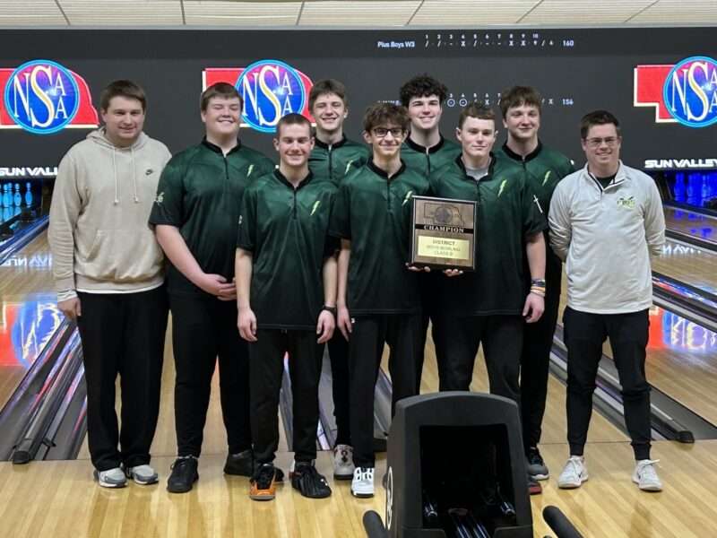 boys bowling team at districts